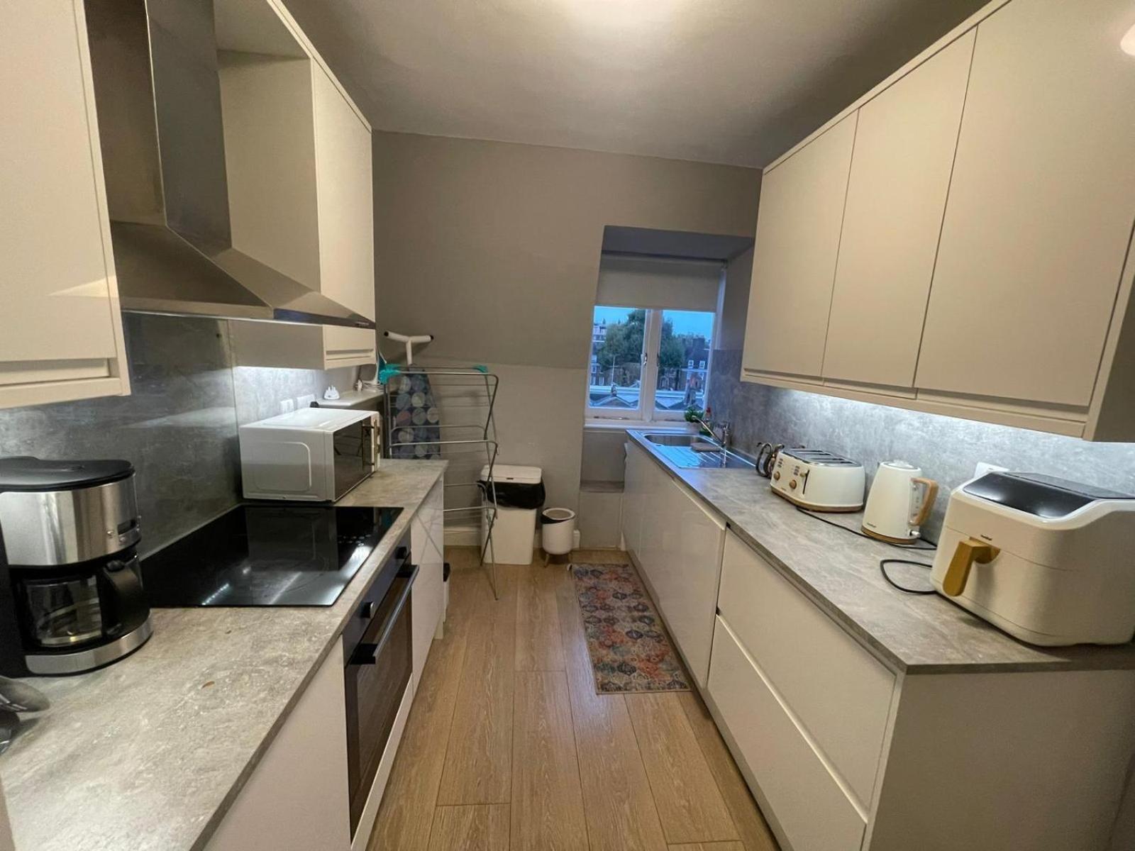 In The Heart Of High Street Kensington Appartement